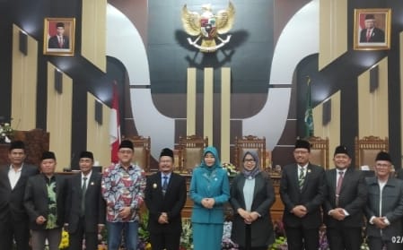 Foto bersama PJ Bupati Pasuruan, Andriyanto bersama Pimpinan dan Anggota DPRD Kabupaten Pasuruan