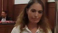 Kitty Van Reimsdijk warga Belanda diadili di PN Surabaya karena menyimpan kokain seberat 4,6 gram