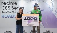 Public Relations Lead realme Indonesia, Krisva Angnieszca, pada acara Gerakan Ganti Oli untuk 1000 Ojek Online dari realme Indonesia.