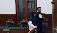 Nur Hasannah Prasetya, Terapis spa di Surabaya, usai menjalani persidangan di Pengadilan Negeri Surabaya