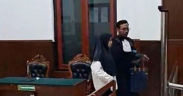 Nur Hasannah Prasetya, Terapis spa di Surabaya, usai menjalani persidangan di Pengadilan Negeri Surabaya