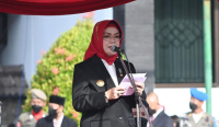 Bupati Sukoharjo, Etik Suryani.