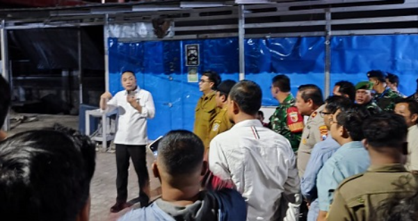 Eri Cahyadi, Walikota Surabaya saat sidak ke Sentra Wisata Kuliner (SWK).