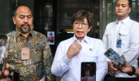 Wakil Kepala Badan Gizi Nasional Agustina Arumsari (tengah) dan Deputi Bidang Pencegahan dan Monitoring KPK Aminudin (kiri) menyampaikan keterangan usai melakukan audiensi di Gedung Merah Putih KPK, Jakarta, Selasa (7/7/2026). ANTARA FOTO/Reno Esnir/sth/tom.